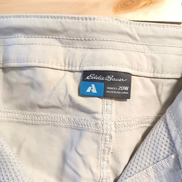 Eddie Bauer Women's Beige Hiking Capri Pants - Picture 3 of 4